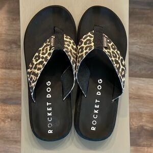 Rocket Dog Black Flip Flops Cheetah Print Size 10